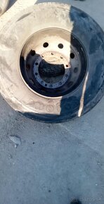 Autobus Karosa kolesá Firestone 295/80 R22,5 - 3