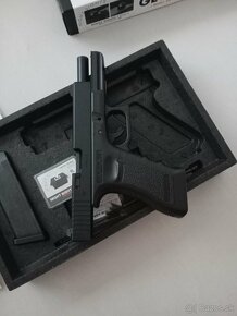 Glock 17 Airsoft gun - 3