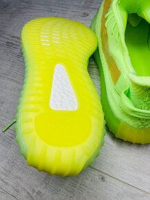 Yeezy 350 boost green glow - 3