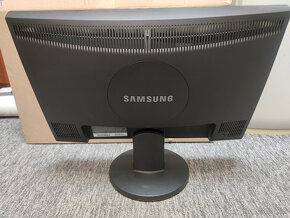 Samsung 2243NW 22" monitor - 3