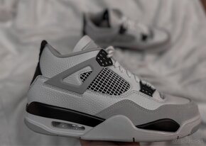 Jordan 4 Retro Military Black - 3