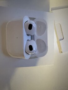 AirPods (3. generácie) s Lightning Charging Case - 3