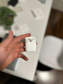 Apple AirPods s nabíjacím puzdrom - 3