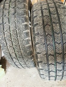 Predám pneu zimné 215/65 R16C bez plechov - 3