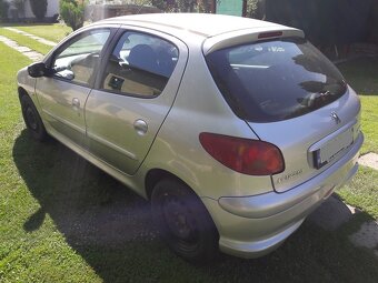 Predám Peugeot 206 1,4 hdi, nafta, 50kW rok:09/2008 - 3