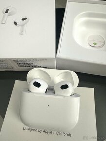 Predám slúchadlá Apple airpods gen 3 s - 3