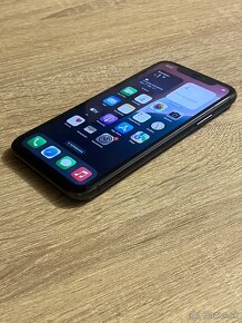 iPhone 11 / 64GB Čierny Super stav - 3