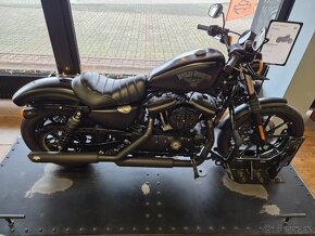 Harley-Davidson Sportster Iron 883 - 3