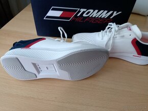 Sneakersy Tommy HILFIGER biele č.38 úplne nové - 3