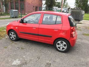 Kia picanto 1,1  46kw benzín REZERVOVANE - 3