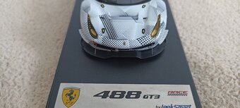 Predám model Ferrari 488 GTE Camo 1:43 Looksmart/Spark - 3