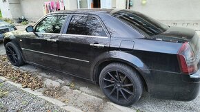 Predám limuzínu Chrysler 300C Zničená cena - 3