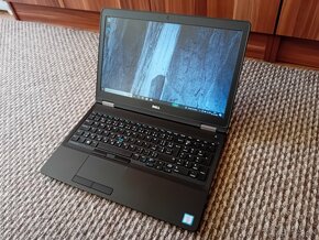 DELL Latitude 5570 so 4jadrom i5 a 2x GPU /intelHD a AMD 2GB - 3