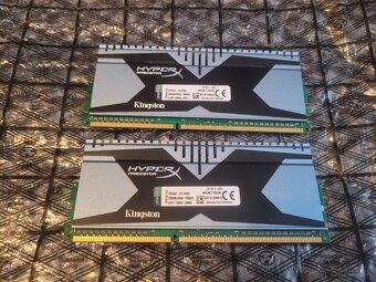 Predám pamäte 8GB DDR3 KINGSTON HyperX Predator 2400 Mhz - 3