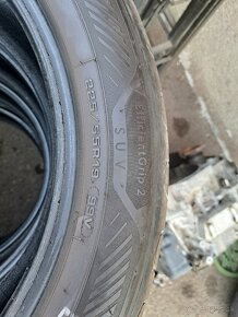 Goodyear 225/55R19 99V - 3