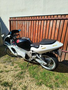 Suzuki GSXR 750 srad - 3