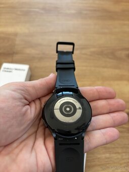 Mobil Samsung Galaxy S22 + hodinky Samsung Galaxy Watch 4 - 3