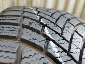 2 ks zimných pneu Bridgestone - 235/45 r18 98V - 3