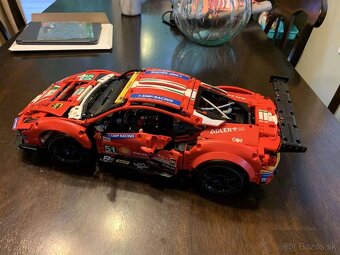 Ferrari 488 GTE (podobne ako lego) - 3