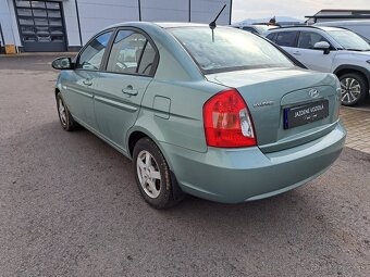 Hyundai Accent - 3