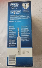 Elektrická zubná kefka Oral B 100 VITALITY - 3