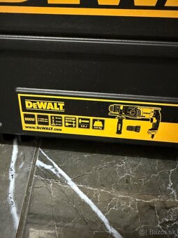 kladivo DeWalt D25134K - 3