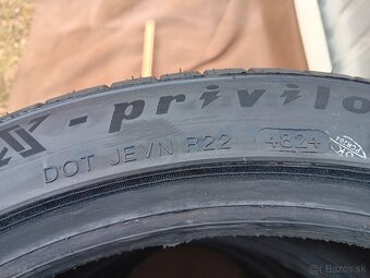 225/40R18 - 3