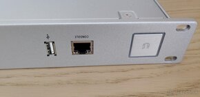 UBIQUTI UNIFI SECURITY GATEWAY USG PRO 4 - 3