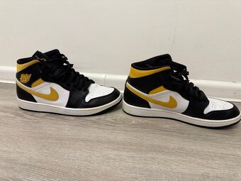 JORDAN 1 MID "WHITE POLLEN BLACK” - 3