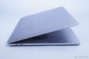 ZÁRUKA/Macbook Pro 15.4TB CTO/I9 2.9GHZ/32GB RAM/1TB SSD - 3