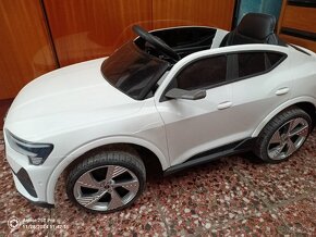 Elektricke autíčko Audi e-tron 4x4 - 3