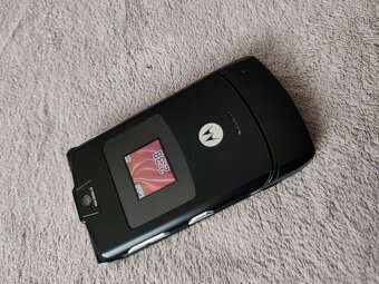 Motorola V3 - RETRO - 3