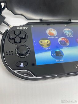 PS VITA PCH-1004 -OLED displej - 3