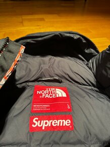 Supreme x The North Face Nuptse Studded - 3