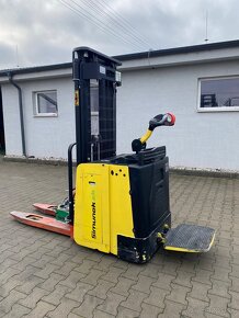 Jazdený elektrický ručne vedený vysokozdvižný vozík Hyster - 3