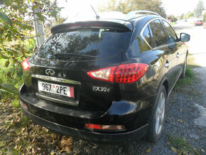 Predam Infiniti EX 3.0d AWD VADA MOTORA. - 3