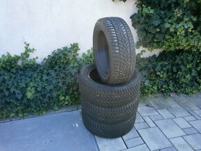 Predám 4x zimné pneu Goodyear 215/55 R17 98VXL - 3