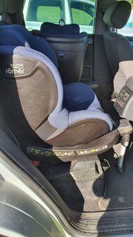 Predáme otočnú autosedačku Britax Romer 2R - 3