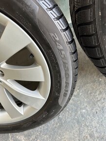 Elektróny so zimnými pneumatikami Pirelli na BMW - 3