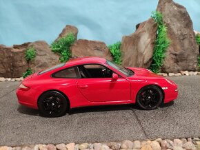 Prodám model 1:18 Porsche 911 Carrera 4s - 3