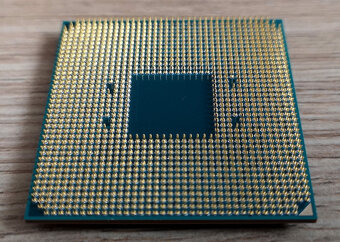 Predám CPU Ryzen 7 - 3