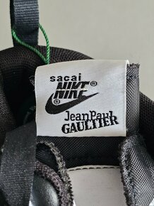 Nike x sacai x Jean Paul Gaultier Vaporwaffle - 3