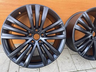 SIRIUS schwarz orig.skoda Superb3V  5x112  8j x19   ET 44 VW - 3