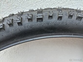 Plášte Schwalbe Tough Tom a HURRICANE 27.5x2.25" - 3