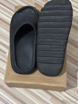 yeezy slides - 3