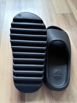 Yeezy slide - 3