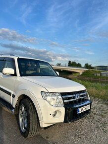 Mitsubishi Pajero 4 3.8l MIVEC - 3