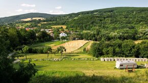 Jedinečná šanca: Exkluzívny stavebný pozemok s panoramatický - 3