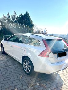 Volvo V60 d3 MOMENTUM Automat combi - 3