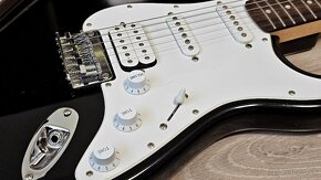 Squier stratocaster by Fender - 3